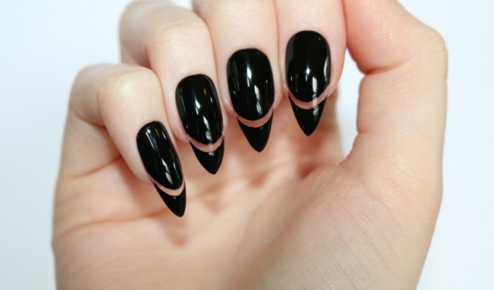unghie-gel-a-punta-colore-nero-luminoso-striscia-trasparente-nail-art-decorazione