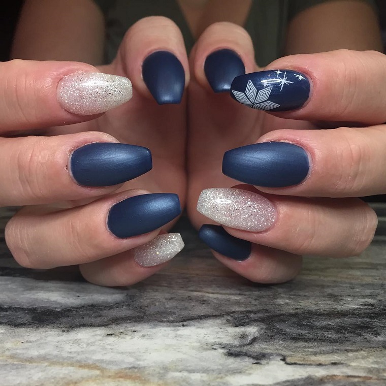 christmas-blue-matte-silver nails