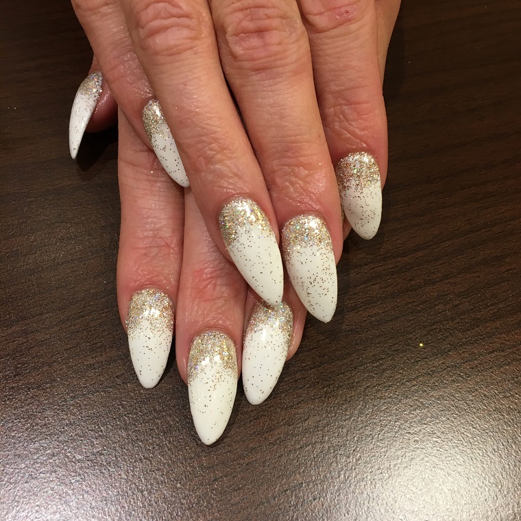 Christmas-white-glitter-gold nails