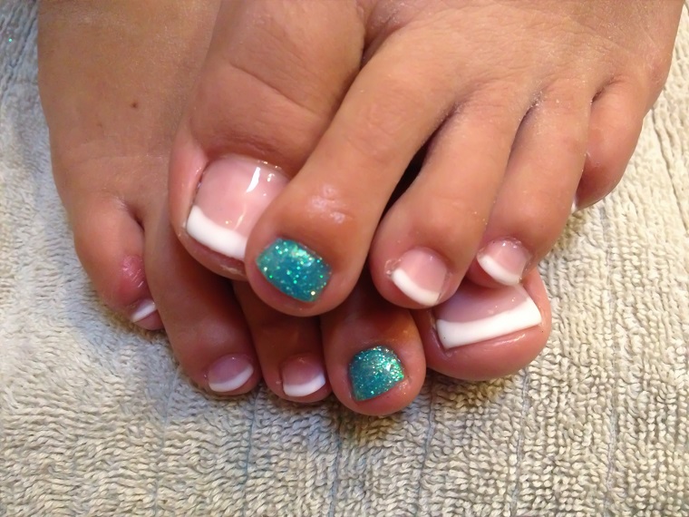 gel-nail-art-french-piedi