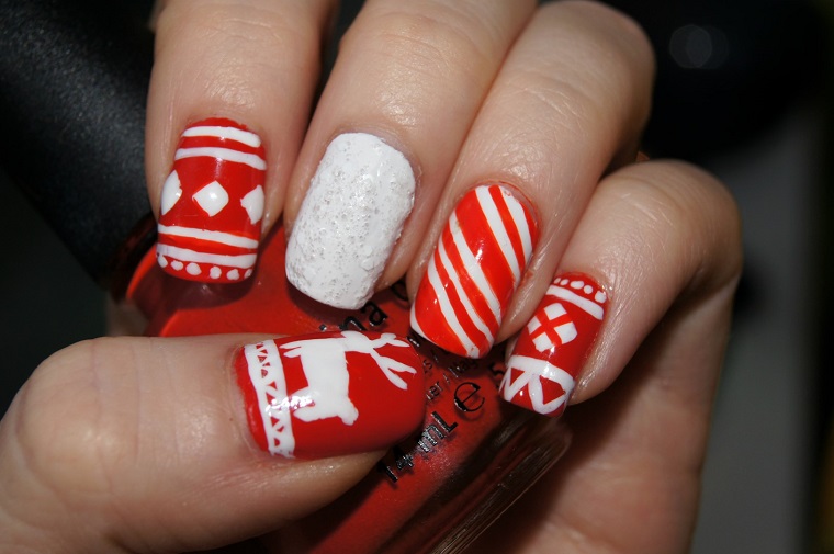 different-christmas-nails-enamel-white-red