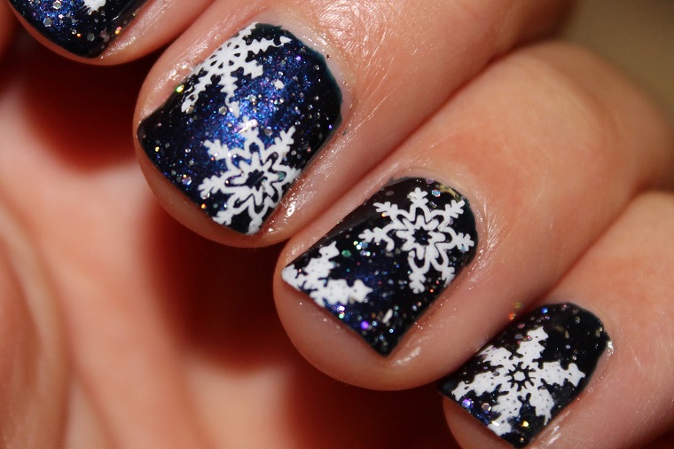 glitter-blue-christmas-nails-bows