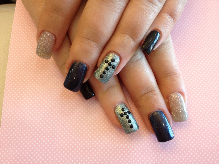 gel-nail-art-black-silver