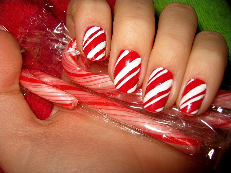 Christmas-themed-nails-sweets