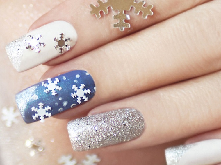 christmas-nails-proposal-elegant-blue-white-gray