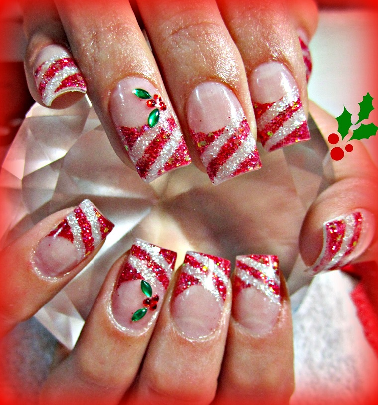 Christmas-nails-red-white-stripes