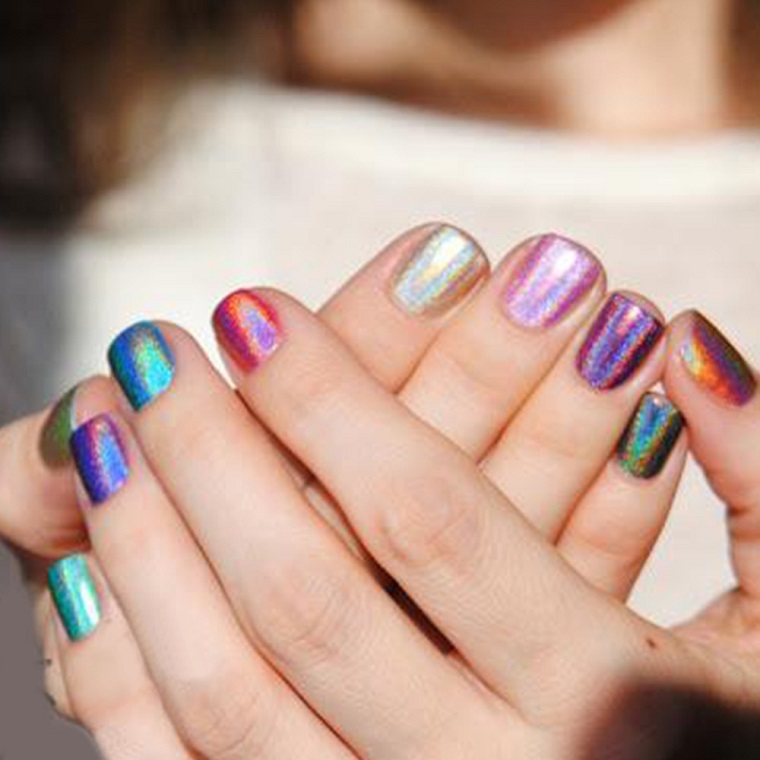 gel-nails-nail-art-iridescent-colors