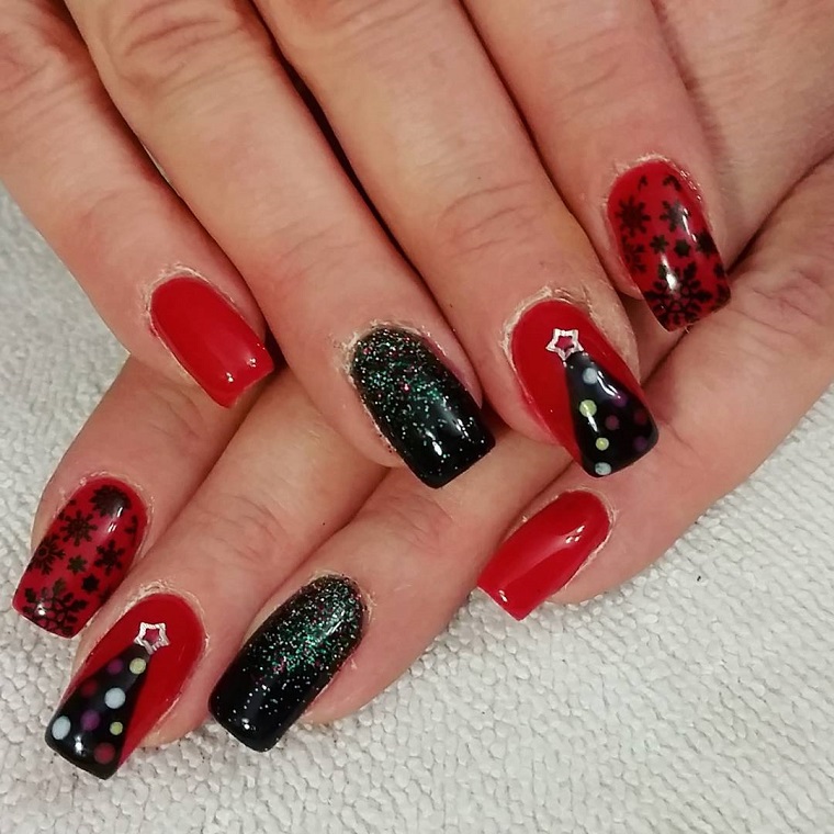 red-black-nails-for-christmas
