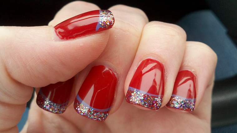 nails-for-christmas-red-french-glitter