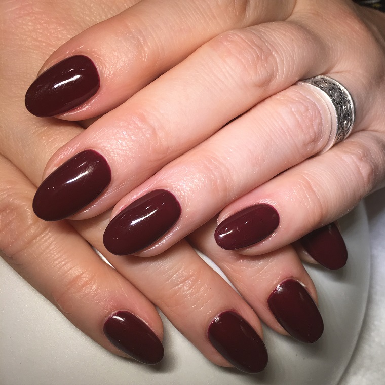 nails-for-christmas-rouge-noir