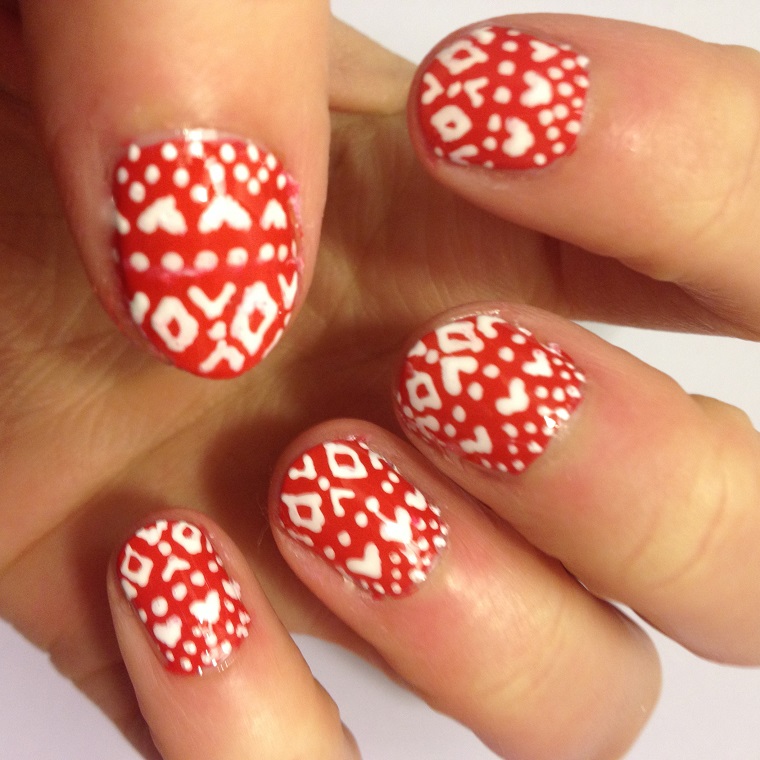 red-white-nails-for-christmas