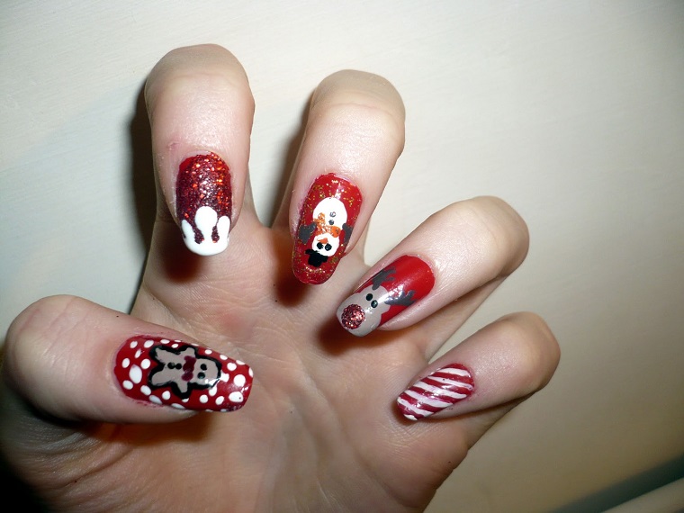 Christmas-nails-all-different