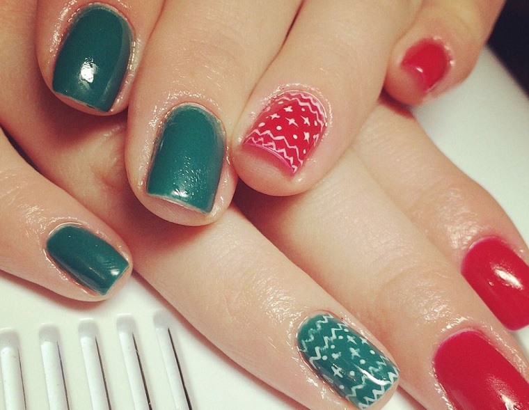 red-green-christmas-nails