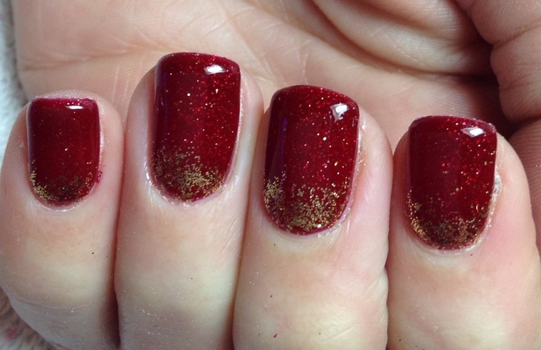 Christmas-nails-red-base-gold