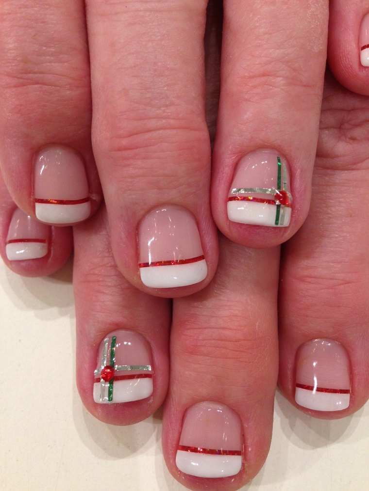 christmas-nails-french-chic