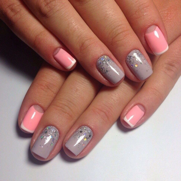 Idea per delle unghie decorate con una french manicure inversa di colore rosa, smalto grigio con glitter argento