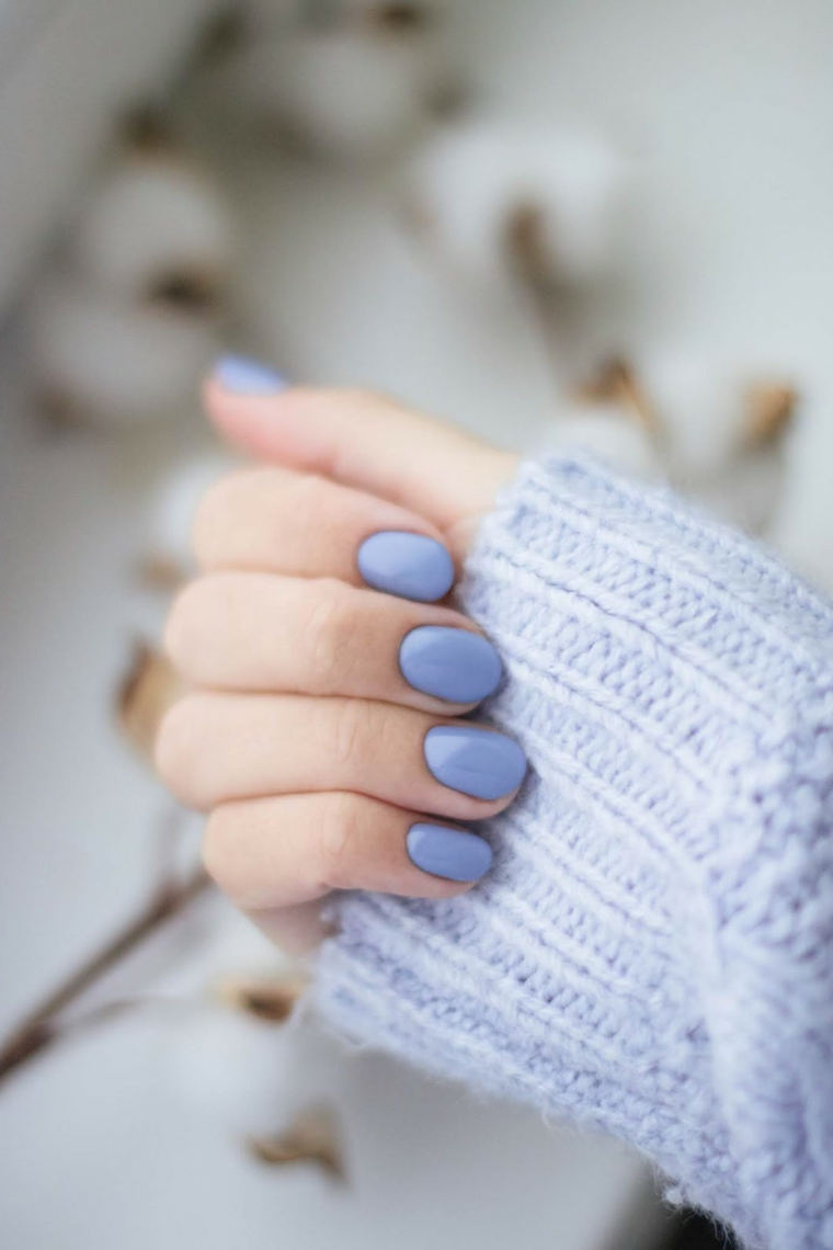 unghie gel autunno 2020 immagini smalto unghie manicure corta di colore azzurro