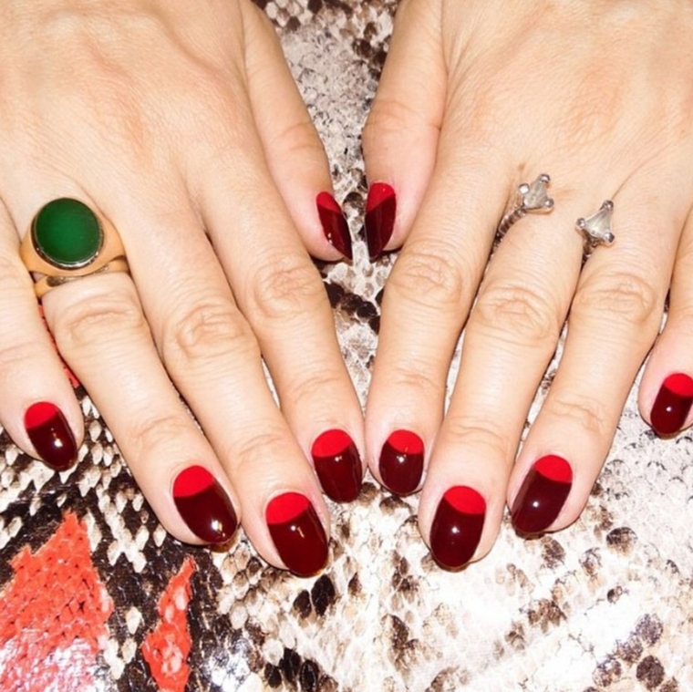 idea per realizzare una manicure con smalti di due colori moda tendenti al rosso