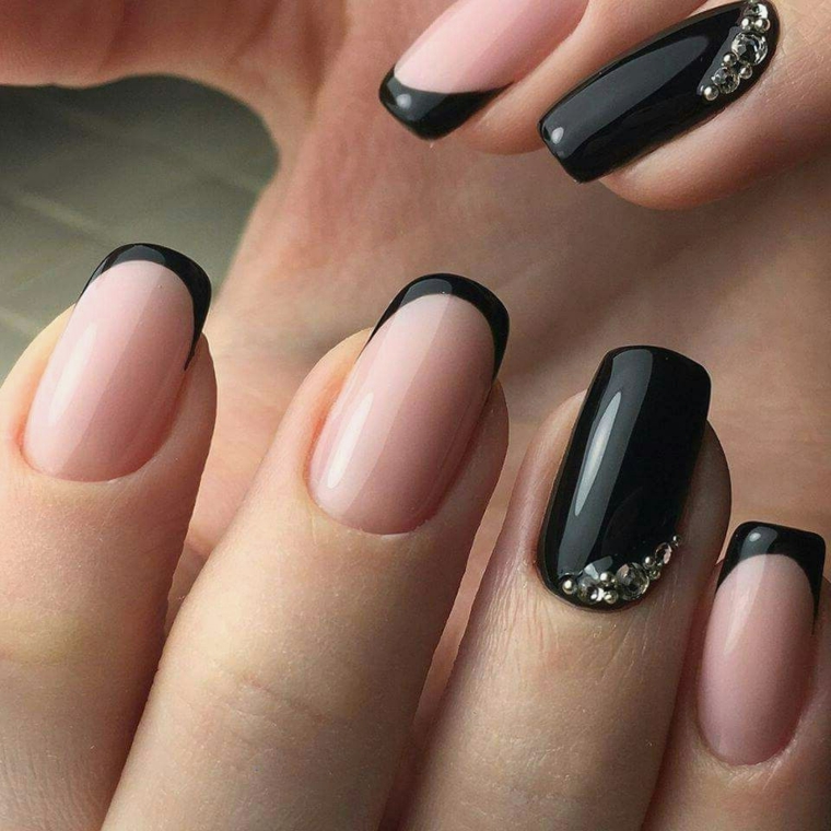 Nail art french, smalto di colore nero, decorazioni unghie con brillantini