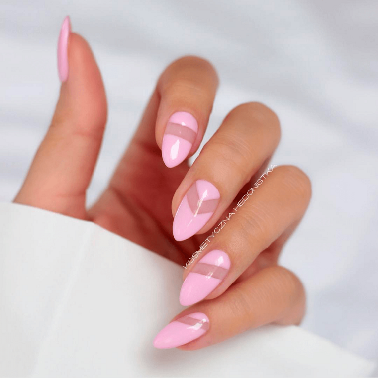 Disegni sulle unghie, smalto rosa chiaro, unghie forma stiletto 