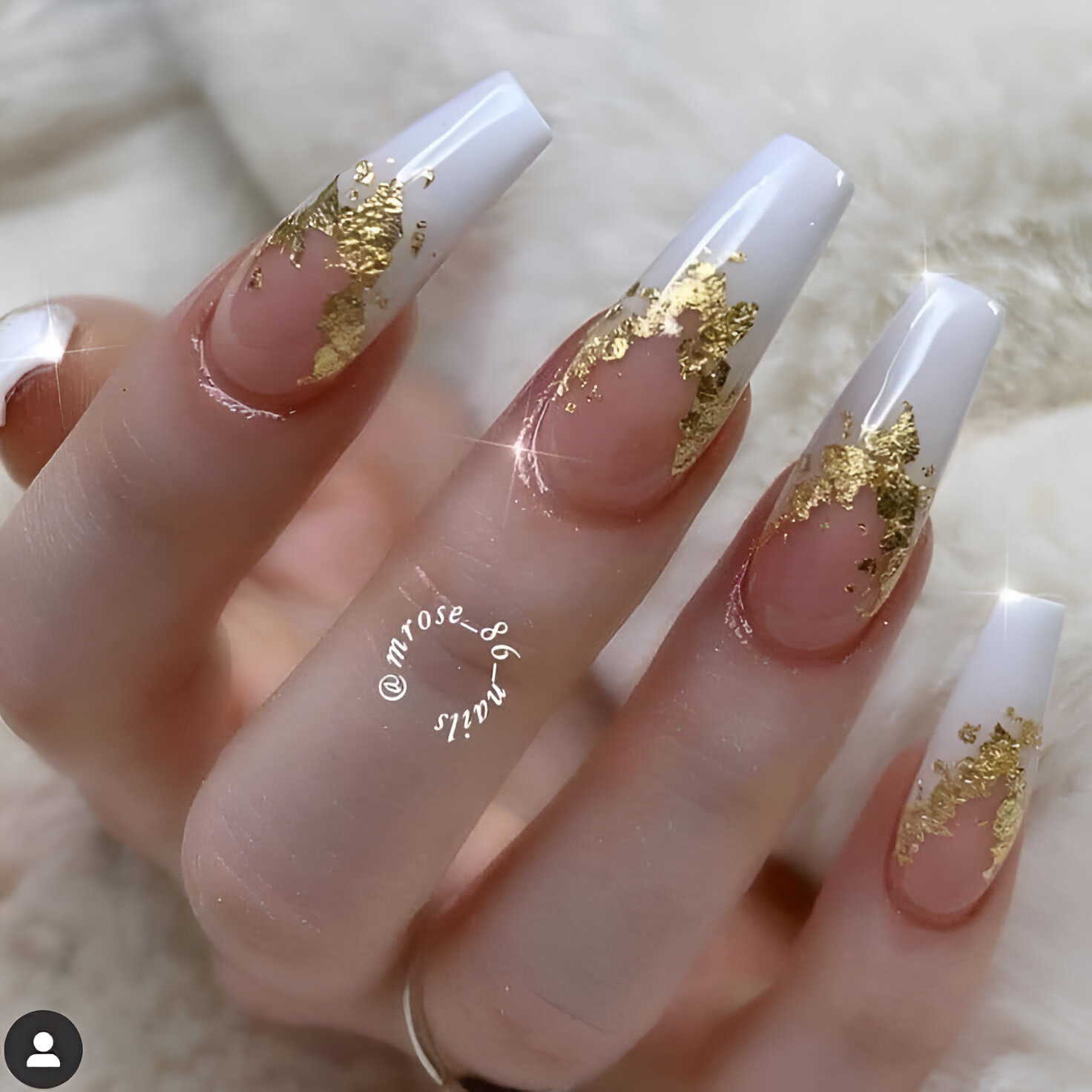 30 Elegant White And Gold Nail Ideas For Chic Ladies