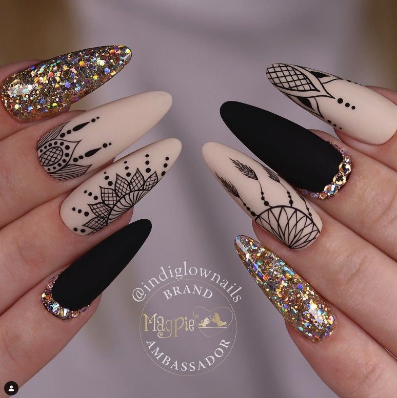 59+ Mysteriously Glamorous Black Glitter Nails That Are Gothier Than Glam